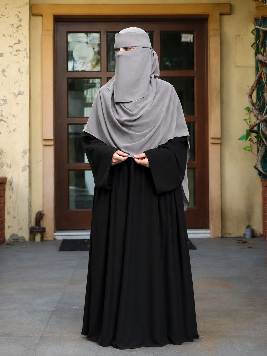 طقم نقاب تندة طبي ( نقاب تندة مقوي و طرحة سادة )
