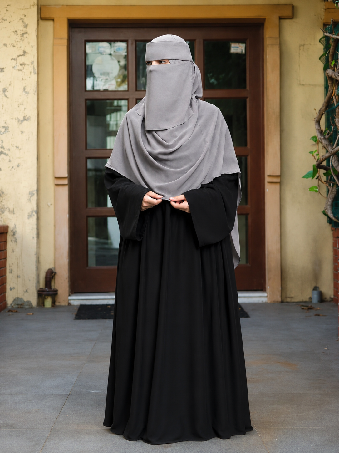 طقم نقاب جبهه اسود ( طرحة سادة و نقاب )