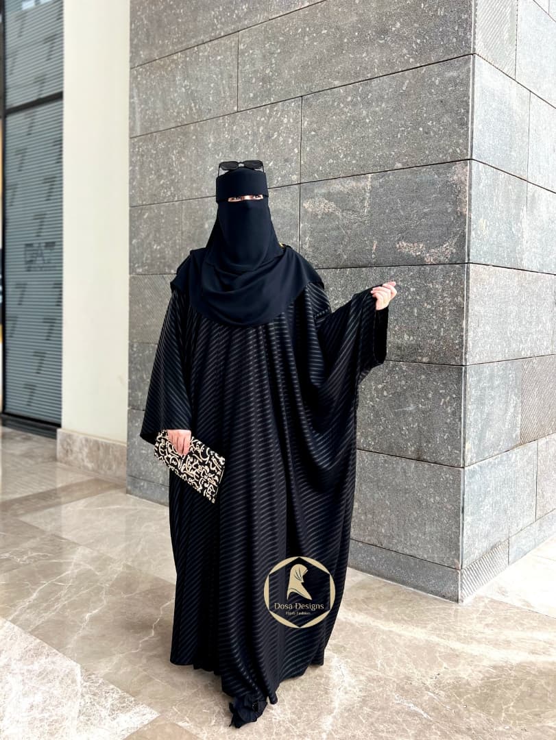 عباية كوريشة مقلمة